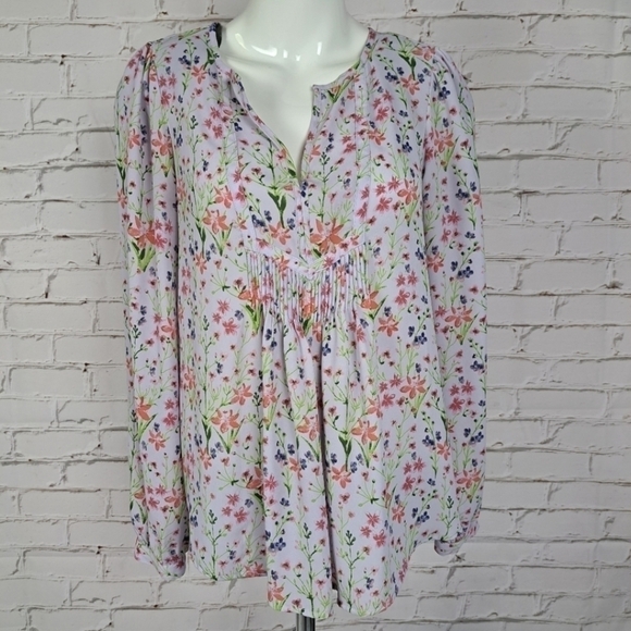 GAP Lavender Floral Pintuck Blouse with Split Neck - Picture 2 of 9